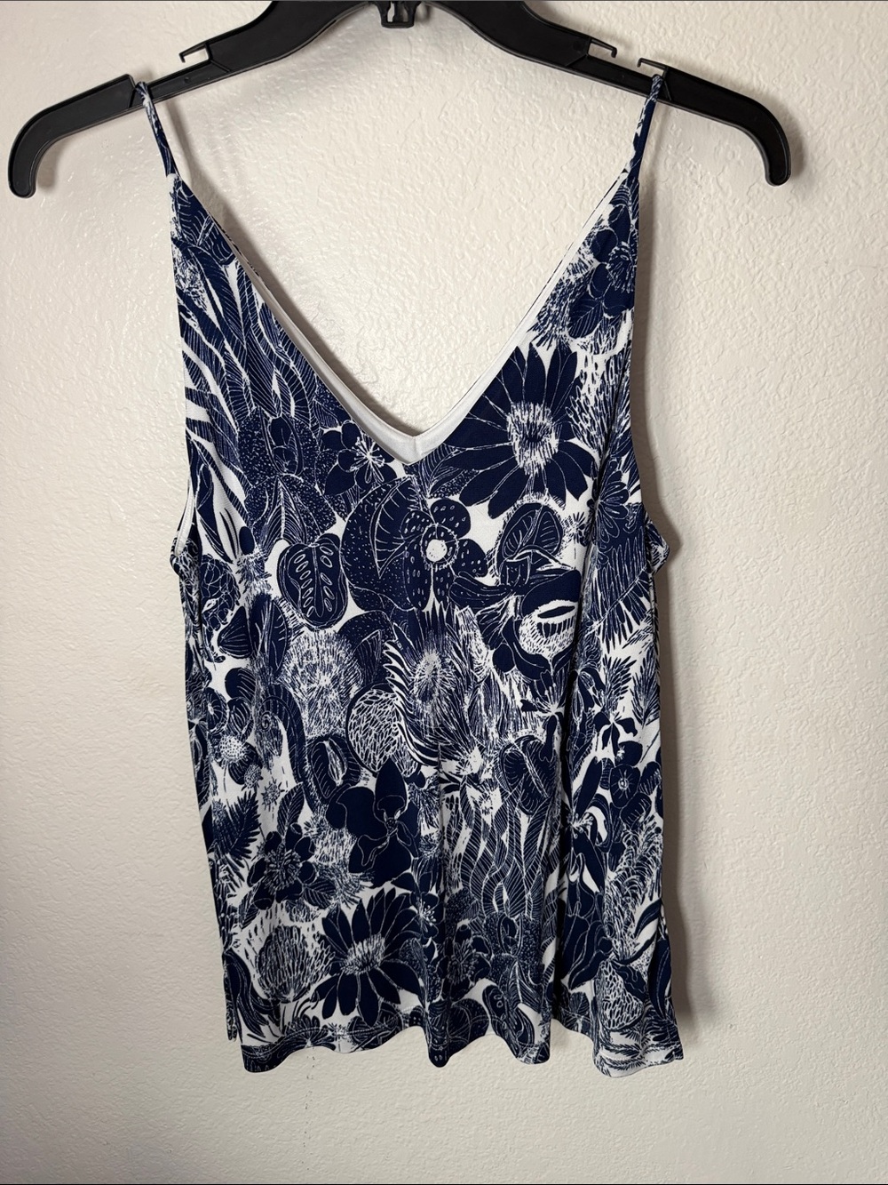 H&M Navy and White Floral Botanical Patterned V-Neck Cami Size Small